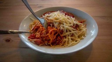 creamy, easy tomato sauce (vegan noodel recipe)