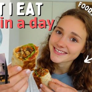 WHAT I EAT IN A DAY AS A VEGAN FOOD BLOGGER 🌱😋 + baking cookies 🍪