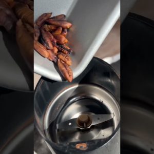 Zero-Waste Decaf Coffee Using Date Pits ☕️